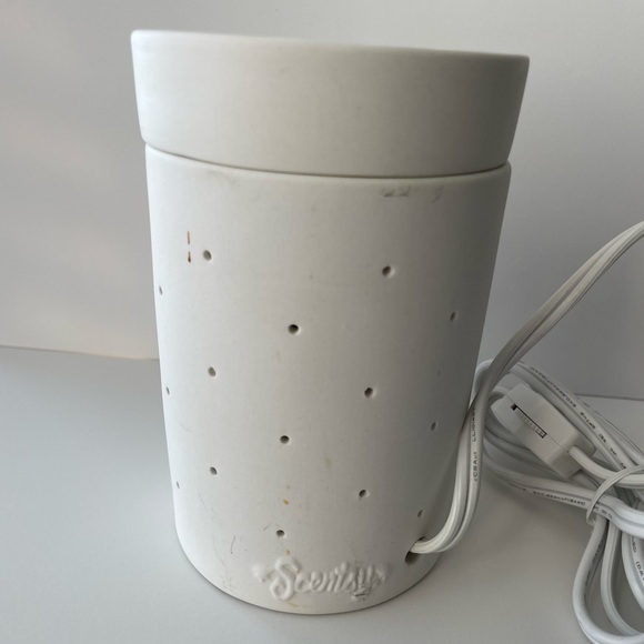 Scentsy 6” pin light warmer with loom wrap and bulb, works! - Picture 3 of 13